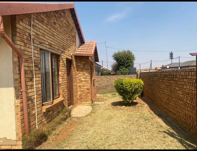 2 BEDROOM HOUSE FOR SALE IN PROTEA GLEN